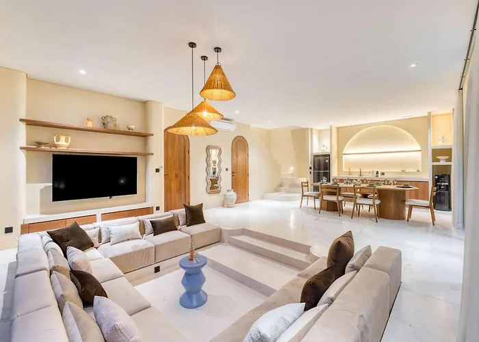 Dream - Brand New Luxury 8mins Walk To *