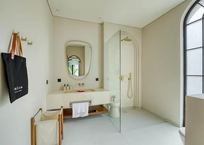 Villa Dream - Brand New Luxury 8mins Walk To *